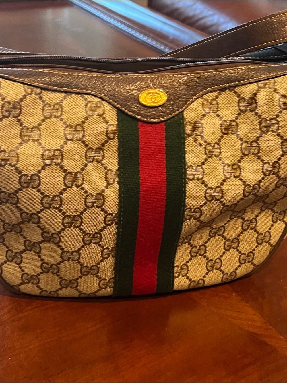 Authentic Gucci
Vintage Gucci | Sherry Web
Crescent Half Moon Shoulder.